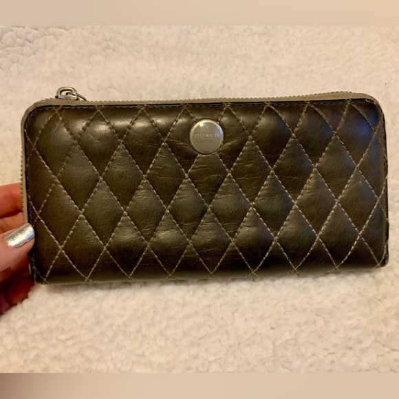 🌴 COACH Quilted Leather Olive Green Long WALLET Zipper Round Button Logo - Picture 1 of 15